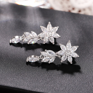 Boucles d'oreilles pendantes en forme de flocon de neige pour femmes, bijoux romantiques et élégants à la mode - Product Image 3
