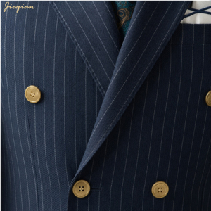 <span class=keywords><strong>Abito</strong></span> da uomo <span class=keywords><strong>doppiopetto</strong></span> a righe sottili Jieqian su misura, 70% poliestere 30% viscosa 310g, abbigliamento formale da lavoro all'ingrosso - Product Image 2