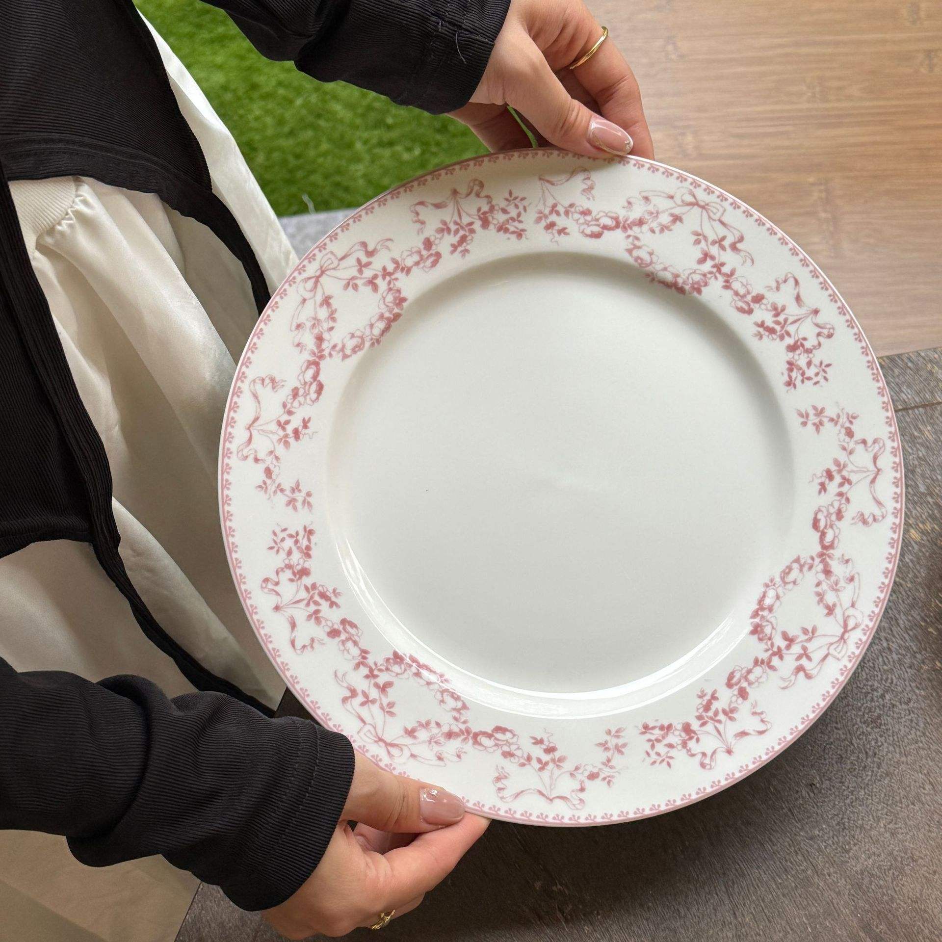 Pink bow 10-inch plate, 25*2.5