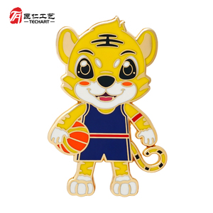 Pins en émail personnalisés <span class=keywords><strong>de</strong></span> mascotte sportive Chibi Tigre Basketball, badges en émail dur avec placage or et boîte cadeau OEM - Product Image 1