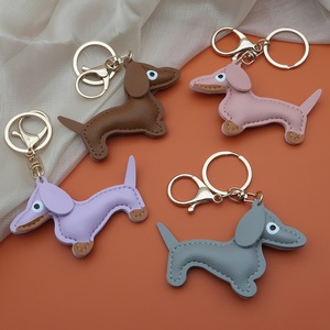 Llavero colgante de moda para mujer de oficina, con diseño de <span class=keywords><strong>mini</strong></span> Dachshund, bonito cachorro de piel sintética, cadena de hierro para coche, para bolsos de niñas, en stock - Product Image 3