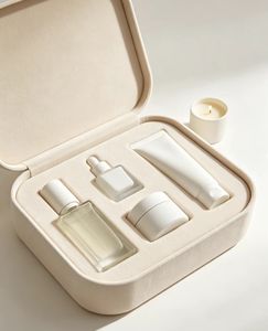 Boîte cosmétique rigide bleu clair avec ensemble de soins de la peau en 4 pièces pour un emballage haut de gamme - Product Image 2
