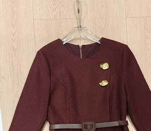 Nuovo abito invernale di alta qualità 2025 <span class=keywords><strong>abiti</strong></span> firmati di moda donna Flower botton cintura Deco manica lunga a metà polpaccio <span class=keywords><strong>in</strong></span> <span class=keywords><strong>lana</strong></span> kaki - Product Image 6