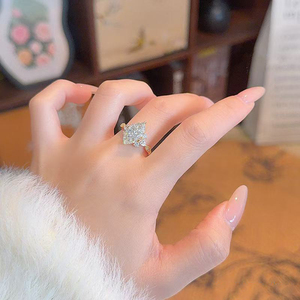 Anello Solitario da Donna con Diamante Coltivato in Laboratorio Taglio Marquise Grande Carato, Placcato Oro Giallo 18K, per Fidanzamento e Matrimonio, di Lusso - Product Image 4