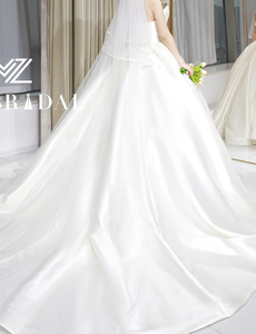 Robe de mariée classique bustier en satin ivoire avec traîne cathédrale, <span class=keywords><strong>voile</strong></span>, jupon et gants inclus - Product Image 6