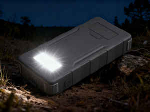 Batterie externe étanche IP67 durable 30000mAh, avec lampe torche LED intégrée, alimentation solaire 22.5W, double ports de sortie USB-A+C SP6730 - Product Image 3