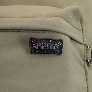 Broches émaillées « Les étoiles ne brillent pas sans l'obscurité », broche citation étoile arc-en-ciel motivante, badge de revers, bijoux en gros - Product Image 3