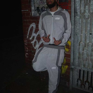 <span class=keywords><strong>Tuta</strong></span> da Jogging Personalizzata in Due Pezzi, Completo Sportivo in Nylon Leggero con Giacca con Zip e Felpa con Cappuccio Antivento per Uomo - Product Image 6