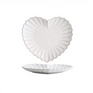 Service de table en porcelaine élégant et durable avec glaçure réactive, de style classique, avec des variations de couleur naturelles et artisanales - Product Image 1