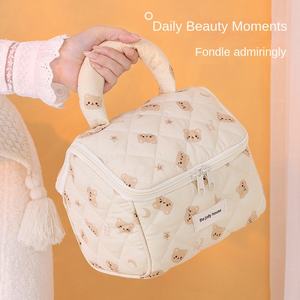 Bolsa de almacenamiento de cosméticos portátil de gran capacidad, bolsa de lavado de poliéster de moda con oso bonito, cierre de cremallera, bolsa de maquillaje amigable para viajes - Product Image 4