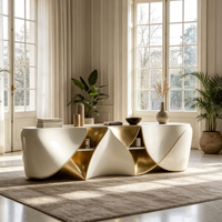 Buffet de rangement en fibre de verre blanc et or, inspiré de l'origami, avec design géométrique et courbes, console de luxe pour salon.