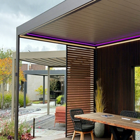 Pergola extérieure de luxe en aluminium thermolaqué, écologique et durable, avec accessoires complets pour terrasse et balcon