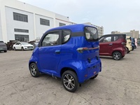 Livraison rapide en Europe, mini véhicule électrique à quatre roues, 25 km/h, 45 km/h, scooter électrique avec cabine pour personnes âgées, utilisation par les personnes âgées