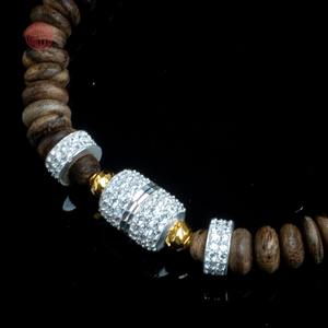 Pulsera de cuentas de madera de agar natural de 6 mm con dijes de plata y cristales incrustados, precio competitivo - Product Image 2