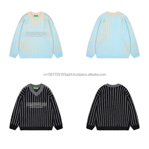 เสื้อสเวตเตอร์คอวีลายทางแนวตั้งสไตล์วินเทจสำหรับผู้หญิง แบรนด์แฟชั่น ทรงหลวม สวมใส่สบาย ลายพิมพ์สปอร์ต ถักนิตติ้ง - Product Image 1