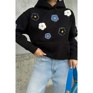 Sweat-shirt à capuche brodé fleurs Astrid noir pour femme, taille XS, style mignon avec col à capuche et décoration à trous pour l'hiver - Product Image 2