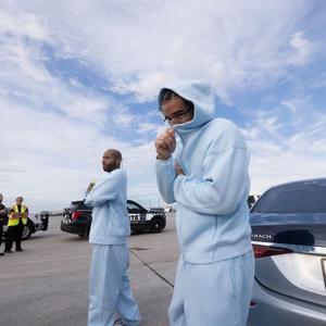 Мужской спортивный костюм на флисе с капюшоном, на молнии - Product Image 1