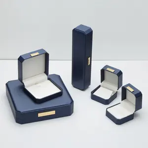 Kemasan kotak perhiasan kulit Pu Premium kotak perhiasan buatan tangan dengan logo mewah