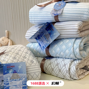 Hongchang Ice <b>Silk</b> Cooling Mattress Pad Set 1.2m 1.5m 1.8m Summer Bedding Light Luxury Style - Product Image 5