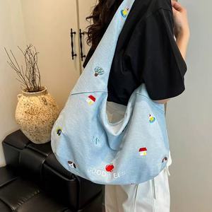 Bonito bandolera de mezclilla con estampado lúdico de gran capacidad para mujer - Product Image 1