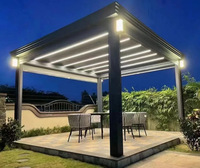 Pergola bioclimatique motorisée étanche avec télécommande et cadre en aluminium résistant aux UV pour jardin et extérieur