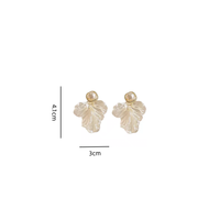 Orecchini a Perno da Donna alla Moda in Lega di Zinco Placcata Oro con Perle Finte e Design Floreale Stile Bohémien Gioielli Carini all'Ingrosso