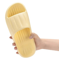 Pantoufles nuage légères, antidérapantes et faciles à nettoyer pour femmes et hommes, pantoufles d'intérieur confortables, chaussures de douche
