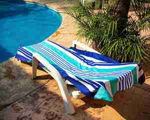 Serviette de plage à capuche COTTON CRAFT 100% coton peigné velours surdimensionnée 39x68 super douce, absorbante, séchage rapide 450 GSM - Product Image 4