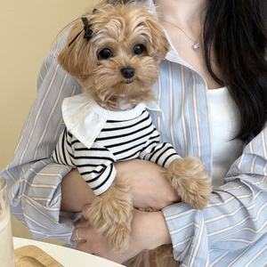 Robe T-shirt rayée pour animaux de compagnie de la même série avec jupe à volants et col à nœud pour chiens et chats - Product Image 2