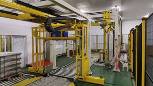 Máquina flejadora de palets totalmente automática con estructura de pórtico para flejado de palets de botellas de plástico - Product Image 5