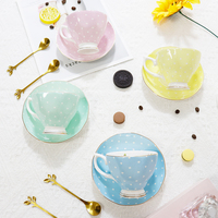 Set Cangkir Kopi dan Piring Teh Keramik Mewah Kecil Ramah Lingkungan dari Fine Bone China dengan Desain Bunga Gaya Kerajaan Warna yang Dapat Disesuaikan.