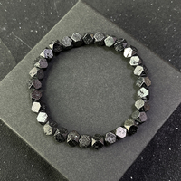 Bracelet extensible en perles de pierre de lave noire naturelle facettée de 8 mm, bracelet géométrique en roche volcanique pour hommes et femmes, bijoux