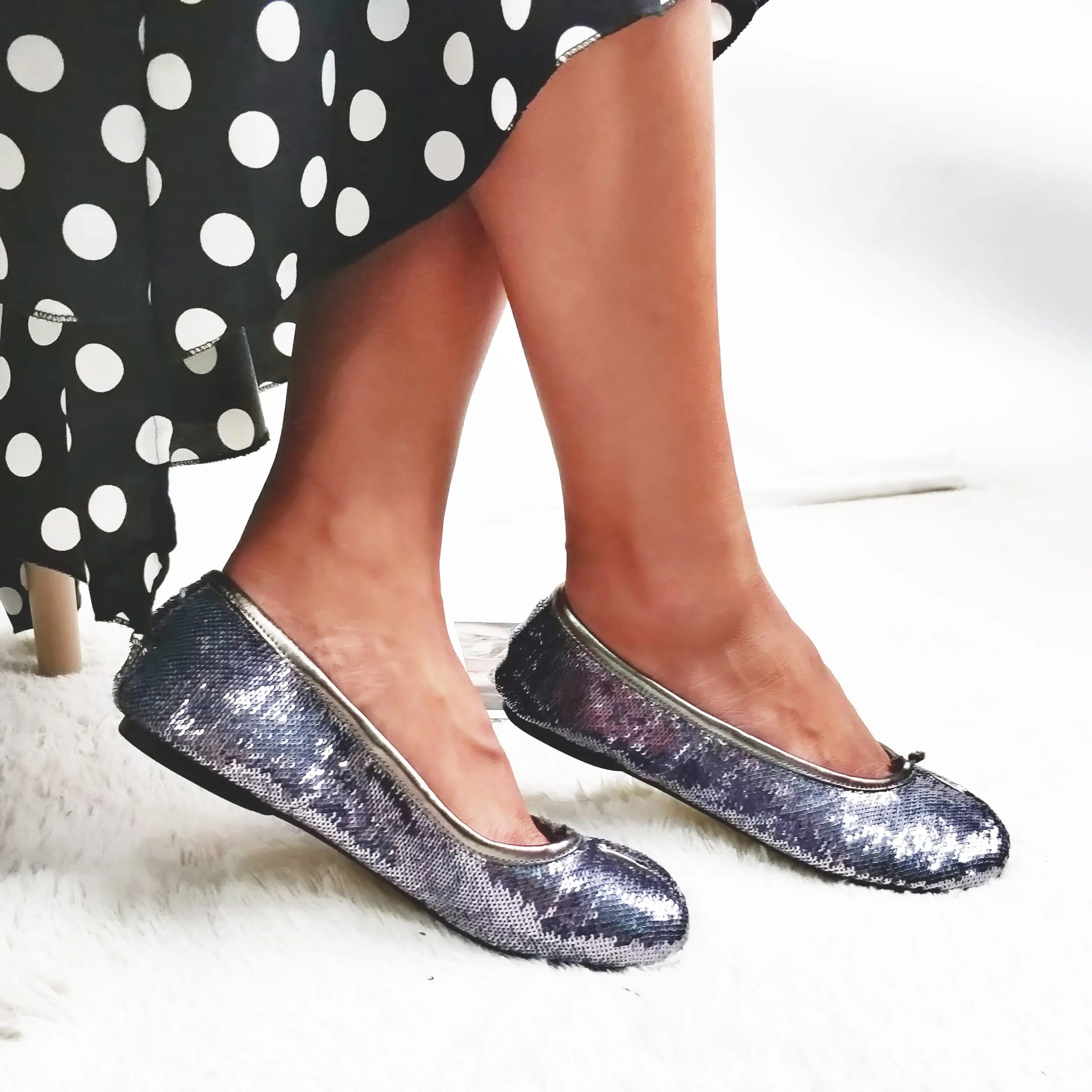 1801 г.; Женская обувь на плоской подошве; Балетки с раздельным носком; Балетки; Женская обувь на плоской подошве, расшитая блестками
