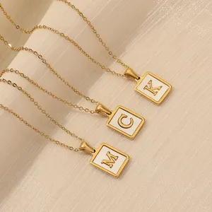 2023 nuova tendenza alla moda gioielli creativi eleganti in acciaio inox conchiglia quadrata 26 lettere femminile ciondolo collana iniziale
