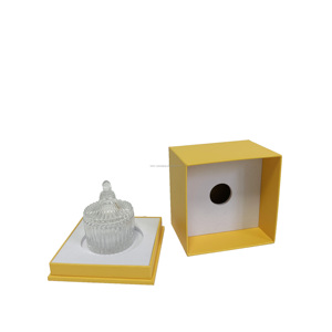 กล่องแข็งแบบเปิดฝาได้สำหรับบรรจุภัณฑ์ครีมทาหน้าและครีมบำรุงรอบดวงตา สีเหลืองเนื้อเนยเคลือบด้าน พร้อมลายนูนและลอกลายแบบ Deboss - Product Image 4