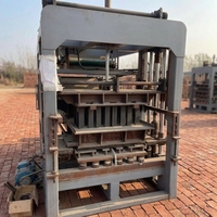 Machine automatique de fabrication de blocs de pavé creux en béton QT4-15 (bordures autobloquantes) avec moteur PLC et pression hydraulique élevée