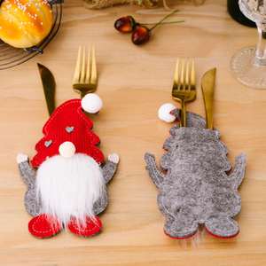 Décorations de Noël : Porte-couverts Gnome de dessin animé pour vaisselle et couverts - Product Image 3