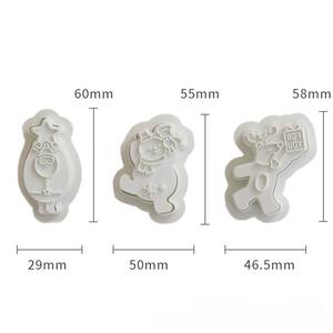 Kit de moules à biscuits tout-en-un avec motifs de dessins animés, livré avec des recettes et des conseils pour des biscuits parfaits à chaque fois - Product Image 5