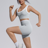 Ensemble de sport color block côtelé avec soutien-gorge de sport push-up absorbant les chocs et short taille haute sculptant le ventre et rehausseur de fessiers pour le yoga