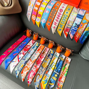 Correa <span class=keywords><strong>de</strong></span> Bolso Decorativa Multifuncional Nuosha OEM 2026 <span class=keywords><strong>de</strong></span> 18 mm para Atar y Envolver Pañuelos <span class=keywords><strong>de</strong></span> Seda - Product Image 3