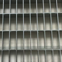 Grille de drainage en acier galvanisé avec surface dentelée pour la décoration des systèmes de drainage extérieur et l'utilisation dans les immeubles de bureaux