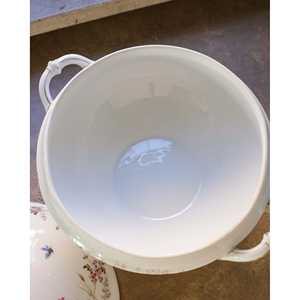 Sopera de Porcelana Blanca de Limoges con Diseño de Flores Primaverales, Vajilla - Product Image 3