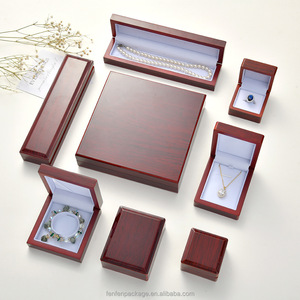 Champion's Wood <span class=keywords><strong>Ring</strong></span> Box For Basketball & Football Championship Rings-Hộp trưng bày thanh lịch với trang trí vuông cho trang sức thể thao - Product Image 4