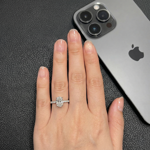 Anillo de Compromiso Alternativo de Platino con Diamantes, Acabado Pulido, Estilo Lujoso y Atemporal, 4g, Engaste de Puntas, Certificado IGI - Product Image 6