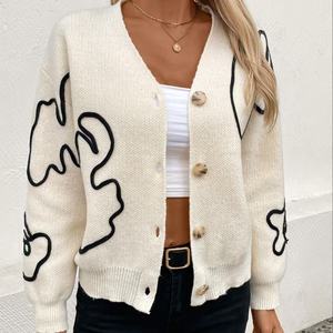 Venta al por mayor nuevo diseño de moda de las mujeres cárdigan patrón irregular cuello en V Botón de manga larga y transpirable para el invierno - Product Image 2