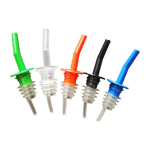Vente en gros de becs verseurs aérateurs personnalisés en <span class=keywords><strong>plastique</strong></span> longs, durables et économiques pour <span class=keywords><strong>vin</strong></span>, spiritueux et huile d'olive, accessoires de bar - Product Image 1