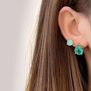 Boucles d'oreilles clous personnalisables en pierre fusionnée taille poire 7*9mm, multicolores, en forme de goutte, bijoux d'oreille minimalistes pour usage quotidien, vente en gros - Product Image 3