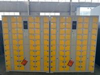 Bornes de recharge intelligentes pour téléphones mobiles (câbles de recharge 3-en-1), systèmes en libre-service acceptant les paiements par carte de crédit et en espèces