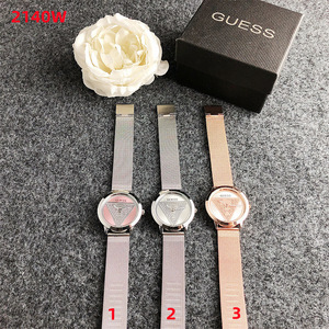 Marque de luxe devine <span class=keywords><strong>montre</strong></span>-bracelet pour femmes cadran en acier inoxydable 35mm affichage en verre à quartz boucle de bracelet en alliage vente chaude pour les filles - Product Image 6