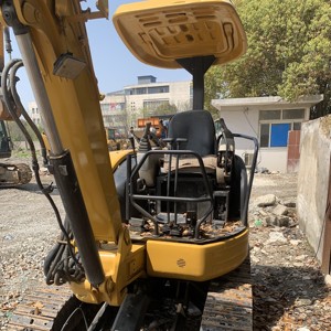 Mini-excavatrice Cat 302 CR d'occasion, 2 tonnes, petite pelle avec cabine climatisée - Product Image 4